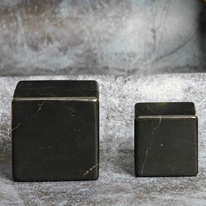Bloque Cuadrado Sólido <span class=keywords><strong>de</strong></span> Shungita Natural Cortado a Mano, Duradero, Práctico, Antirradiación, Mineral Espiritual, Decoración para el Hogar y Escritorio - Product Image 1