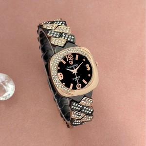 Montre Chic Carrée pour Femme Entièrement Ornée de Cristaux Style Bracelet en Acier Mouvement à Quartz - Product Image 4