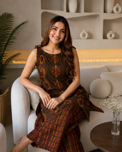 Conjunto de Dos Piezas de Algodón con Estampado Ajrakh Marrón de Alta Calidad para Mujer, Ropa Cómoda para Uso Diario, Ropa de Moda para Exportación - Product Image 3