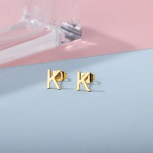 Nuovi Orecchini a Perno con Iniziale Alfabetica Placcati in Oro 18K, Mini Minimalisti <span class=keywords><strong>e</strong></span> Alla Moda per Donne <span class=keywords><strong>e</strong></span> Ragazze - Product Image 2