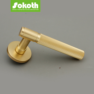 Heavy Duty Commercial Cheap Price Iron Lever <strong>Handle</strong> for Hotels Knurled Black Satin <strong>Brass</strong> and Gold Wooden <strong>Door</strong> <strong>Handle</strong> - Product Image 2