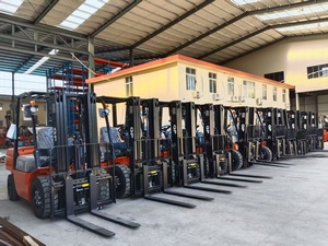 Chariot élévateur diesel 3T CPCD30 : Technologie TCM, Xinchai Euro V, mât triphasé 4,5 m, déplacement latéral. - Product Image 3