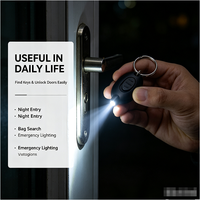 Mini lampe torche LED porte-clés en plastique noir avec logo personnalisé, cadeau promotionnel lumineux pour sac de fête