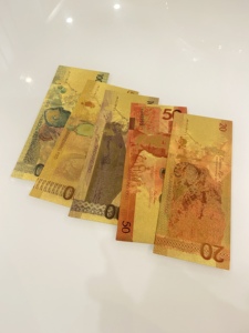 Juego <span class=keywords><strong>de</strong></span> <span class=keywords><strong>5</strong></span> <span class=keywords><strong>Billetes</strong></span> Filipinos <span class=keywords><strong>de</strong></span> Metal <span class=keywords><strong>de</strong></span> Doble Cara, 20, 50, <span class=keywords><strong>100</strong></span>, 500, 1000, con Hoja <span class=keywords><strong>de</strong></span> Oro - Product Image 6