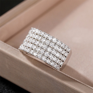 Anello a Cinque File di Design, Stile Elegante, Anello da Dito per Donne - Product Image 4