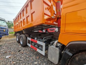 Bester Preis Gebrauchter Diesel Sinotruk Howo 6X4 380-400PS Weichai-Motor FAST-Getriebe 10-Rad Euro <span class=keywords><strong>3</strong></span> Linkslenker Schwerlast-Kipper - Product Image 4