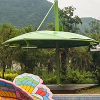 Structure de parasol moderne vert forêt à poteau unique avec membrane tendue, pavillon pare-soleil cantilever pour piscine, parc aquatique, hôtel, etc.