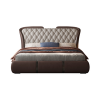 Lit double capitonné de luxe en cuir véritable, design moderne, avec dossier ailé et capitonnage diamant, pour chambre principale