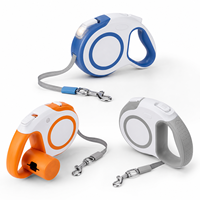 Lampe torche LED personnalisable et laisse rétractable automatique pour chien avec lumière colorée - Ensemble pour promenade nocturne avec poignée antidérapante et harnais