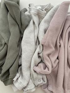 ชุดหมีเด็กอ่อนเนื้อวาฟเฟิลแบบโอเวอร์ไซส์ พร้อมกระดุมแป๊ก - Product Image 2