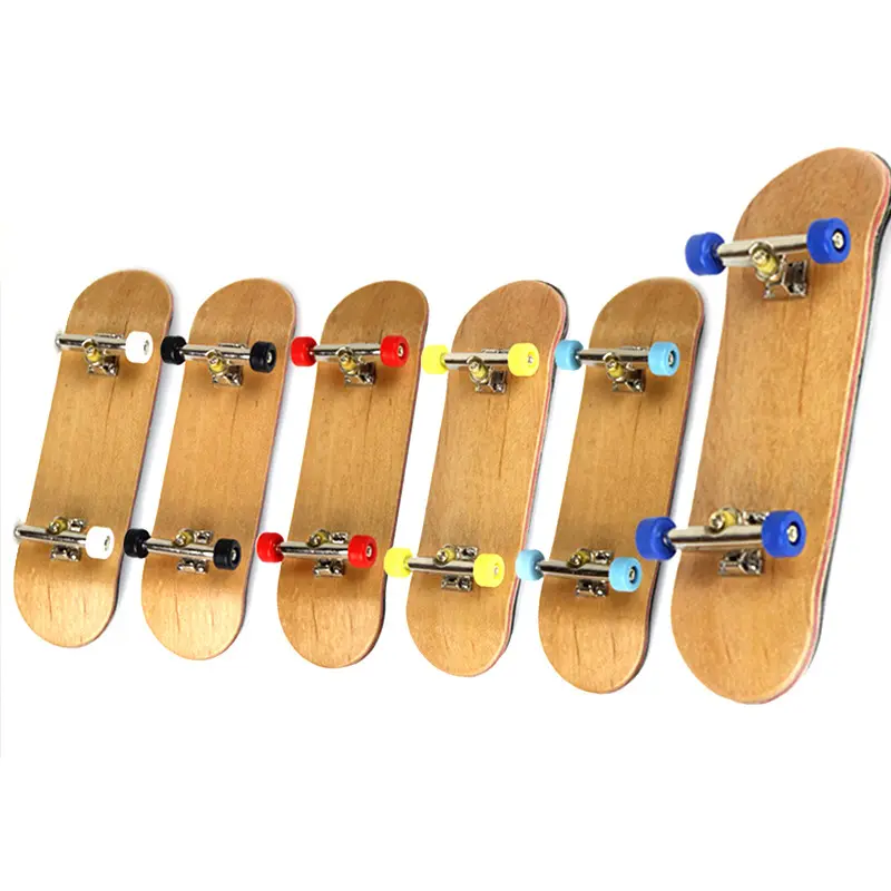 Mini touche de skateboard en érable 5 plis avec camion et roues