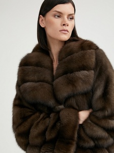 Cappotto Corto Elegante da <span class=keywords><strong>Donna</strong></span> in <span class=keywords><strong>Pelliccia</strong></span> di Zibellino Dorato Importato dalla Russia, Colore Naturale, Chiusura Monopetto, Nero Quadrato - Product Image 6