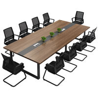 Bureau de direction moderne et luxueux, mobilier en bois, table de conférence, chaises de réunion pour hôtel et salle de réunion de bureau