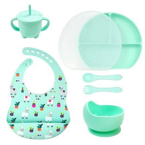 Nouveau design personnalisé ensemble de vaisselle en silicone pour bébés 7 pièces <span class=keywords><strong>assiette</strong></span> à manger pour tout-petits avec couvercle et fourchette cuillère bavoir bol tasse - Product Image 1