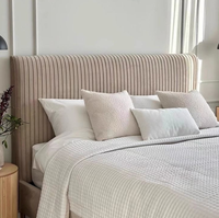 Chambre double, lit double moderne couleur crème, design pour petit appartement, nouveau design de lit par un designer