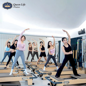 Queenlife Classical 2-en-1 : Appareil de Pilates Reformer en Bois d'Érable Massif avec Demi-<span class=keywords><strong>Trapeze</strong></span> Bar, Garantie 6 Ans, Idéal pour les Propriétaires de Studios - Product Image 1