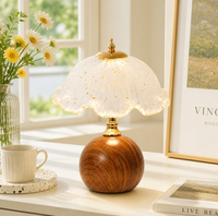 Lampe de table vintage à abat-jour en verre à volants, base ronde en bois massif/céramique, lampe de chevet, lampe de bureau, lampe de nuit décorative pour chambre à coucher