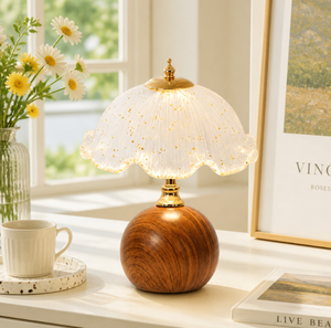 Vintage Tischlampe mit Gerüschtem Glasschirm, Runder Massivholz/Keramik-Sockel, Nachttischlampe, Dekorative Schlafzimmerbeleuchtung - Product Image 5