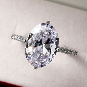 Anello da Donna F765 con Cristalli, Argento 925, Montatura Ovale a Griffe, Fascia di Fidanzamento con Incastonatura a Pavé, Gioiello a Goccia d'Acqua - Product Image 1