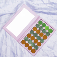 Palette magnétique vide avec miroir, comme un livre Palette magnétique vide rose à la mode et belle
