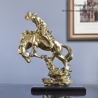 Statue de cowboy équestre américain peinte à la main en résine, sculpture d'entraîneur de chevaux, cadeau d'affaires, fabriqué en Chine, pour la maison