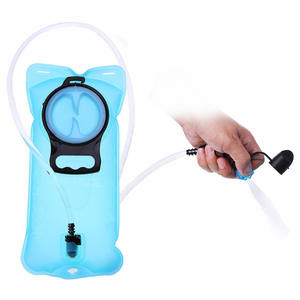 Les fabricants fournissent un bec d'hydratation de qualité alimentaire à grande bouche de 2/2, 5/3 L, avec couvercle anti-poussière pour le cyclisme et l'alpinisme. - Product Image 1