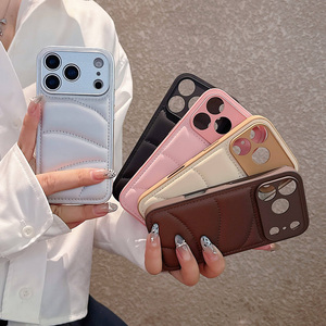 Étui de téléphone en cuir PU imperméable pour iPhone 15 Pro Max, avec protection anti-chute, couleur unie, toucher doux, aspect veste matelassée - Product Image 1