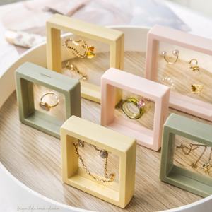 กล่องเก็บของพลาสติกหลากสีแบบแขวนสำหรับใส่จิวจมูกและเครื่องประดับ ขนาด 110x112x80 มม. ยี่ห้อ Gaby รับผลิตแบบ OEM/ODM - Product Image 3