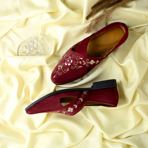 Jutti ethnique brodé bordeaux royal à bout pointu et à enfiler pour homme - Product Image 1
