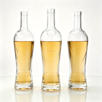 Bouteille en verre transparente ronde haute de 700 ml, personnalisée en usine, pour l'emballage de whisky, brandy, tequila, rhum et autres spiritueux