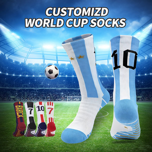 Chaussettes de basketball personnalisées de haute qualité en gros, unisexes, antidérapantes, épaisses, à fond en tissu éponge, chaussettes de sport absorbant la transpiration - Product Image 1