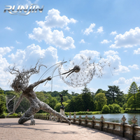 Grande sculpture de femme courant en acier inoxydable tressé, motif pissenlit, pour jardin extérieur, parc, art métallique, fabrication sur mesure