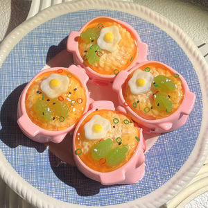 Jouet souple en TPR en forme de cochon, jouet à presser anti-stress en forme de bol de nouilles instantanées, cadeau mignon en forme d'animal - Product Image 2