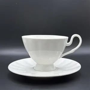 Bán buôn sang trọng tinh tế sứ cà phê tách trà và chiếc đĩa đặt thích hợp cho gia đình khách sạn nhà hàng bên