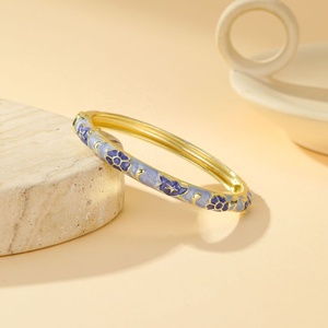 Bracelet floral en métal émaillé pour femme - Nouvelle mode rétro de style chinois avec éléments traditionnels chinois - Product Image 5