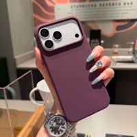 Casing Handphone Silikon Cair Lembut Warna Polos Magnetik Anti-jatuh Anti-selip Pelindung Menyeluruh untuk iPhone 18Pro