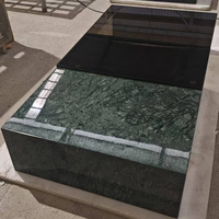 Table basse de salon de luxe moderne en marbre vert et verre trempé pour la maison ou la villa