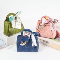Vente en gros de boîtes à bonbons créatives pour mariage avec motif tissé, emballées avec un ruban et du cuir