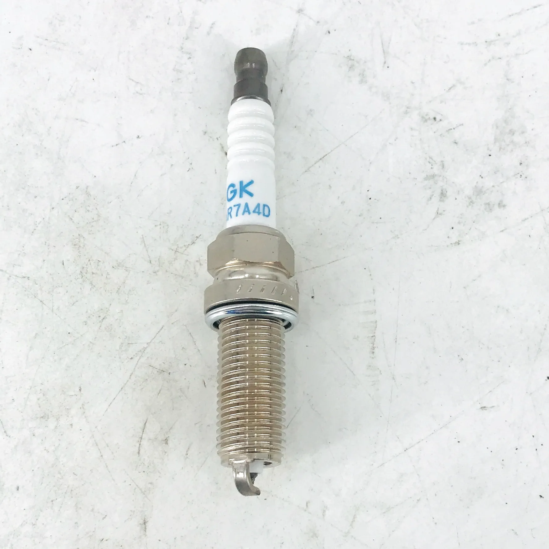 top quality Hot Sale Original brand Spark Plug For Yuichai Engine ILKAR7A4D 7A7 