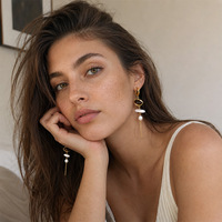 Anting-anting panjang dengan rumbai, berlapis emas 18K PVD dari stainless steel, tahan air, perhiasan wanita, hadiah, anti-korosi, akrilik