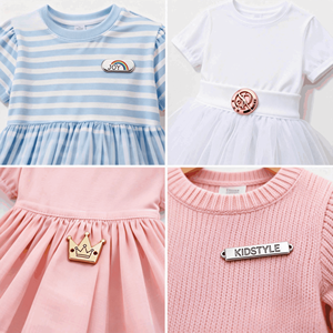 ป้ายโลหะติดเสื้อผ้าแบบนูนลาย สำหรับเสื้อคลุมอาบายะห์ เป็นมิตรกับสิ่งแวดล้อม พร้อมป้ายสี ป้ายรีเวท ป้ายของขวัญ ป้ายติดเสื้อผ้า ป้ายแบรนด์ ป้ายชุบโลหะ - Product Image 2