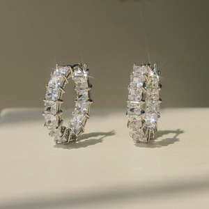 Orecchini a Cerchio Quadrati per Donne, Design Geometrico Semplice, Accessori per Orecchie da Indossare Quotidianamente - Product Image 1