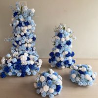 Künstliche Realistische Seiden-Blumenarrangements für Tortenständer, Blaue Bögen, Anpassbar, Neuer Stil, Direkt vom Hersteller, Hochzeitshintergrund