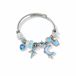 Joias Fanhua, Bracelete à Prova d'Água em Aço Inoxidável com Revestimento Dourado, Estrela, Lua, Bússola, Coração e Borboleta, Vendas Quentes no Tiktok - Product Image 6