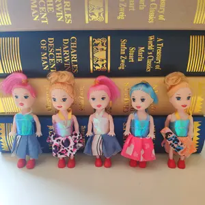 थोक 6 संयुक्त छोटी फैशन गुड़िया घर सहायक उपकरण 10 सेमी गुड़िया लड़कियों के खिलौने 1 डॉलर से कम कीमत के उपहार के लिए उपयुक्त खिलौने