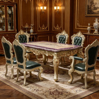 Ensemble de table à manger de luxe européenne avec plateau en marbre, chaises en bois massif sculptées à la main avec finition dorée et revêtement en cuir vert, vente en gros