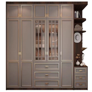Armadio Moderno in MDF con Pannelli Rialzati, Finiture Dorate, Ante Grigie e Telaio in Legno Scuro, Mobile per Camera da Letto - Product Image 2