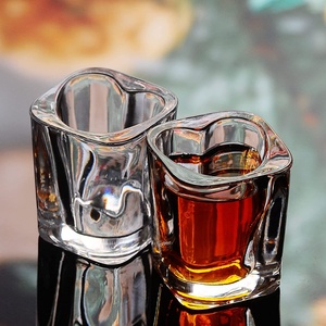 Gaya antik Eropa buatan tangan persegi tebal berbentuk hati kaca dengan bagian bawah yang dipertebal untuk penggunaan Bar cangkir grosir - Product Image 4