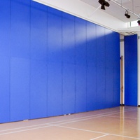 Cloisons acoustiques mobiles modernes en métal sans rail, isolation phonique élevée (max 53 dB) pour salle de sport et salle de conférence