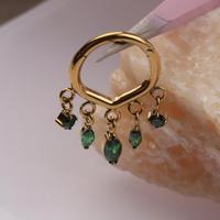 Anneau de septum à suspension en zircon émeraude, clicker articulé en titane ASTM F136 plaqué or PVD pour septum, daith, cartilage, bijou corporel de mariage